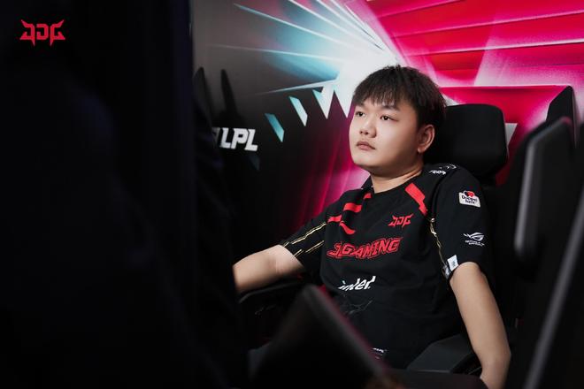 他不仅能担 他不仅能担